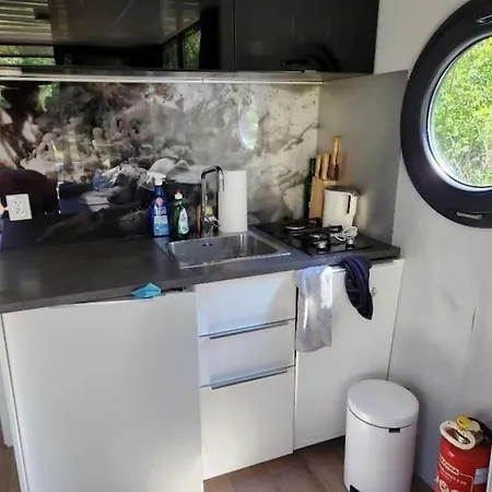 A Nice Tiny House On The Water Botel